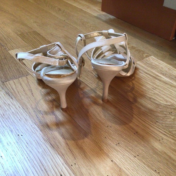 HP💝LuLu Townsend Ivory sz 7 petal accent 3” heel - Picture 4 of 7